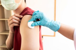 注射流感疫苗和COVID疫苗time